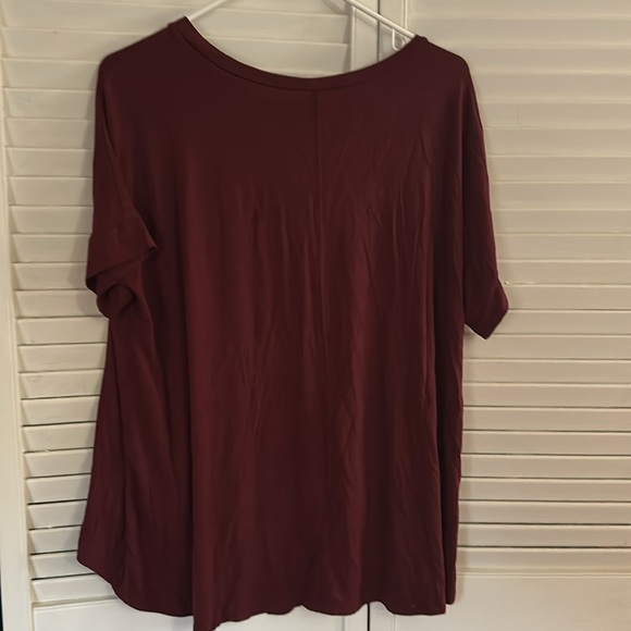 American Eagle women’s small maroon short sleeve hi-low moon shirt - Picture 6 of 6